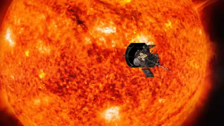 Заряженная космическая пыль объяснила аномальный нагрев Солнца
