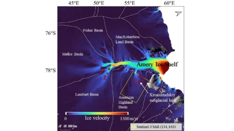 Опасную утечку воды из озера Антарктиды заметили из космоса